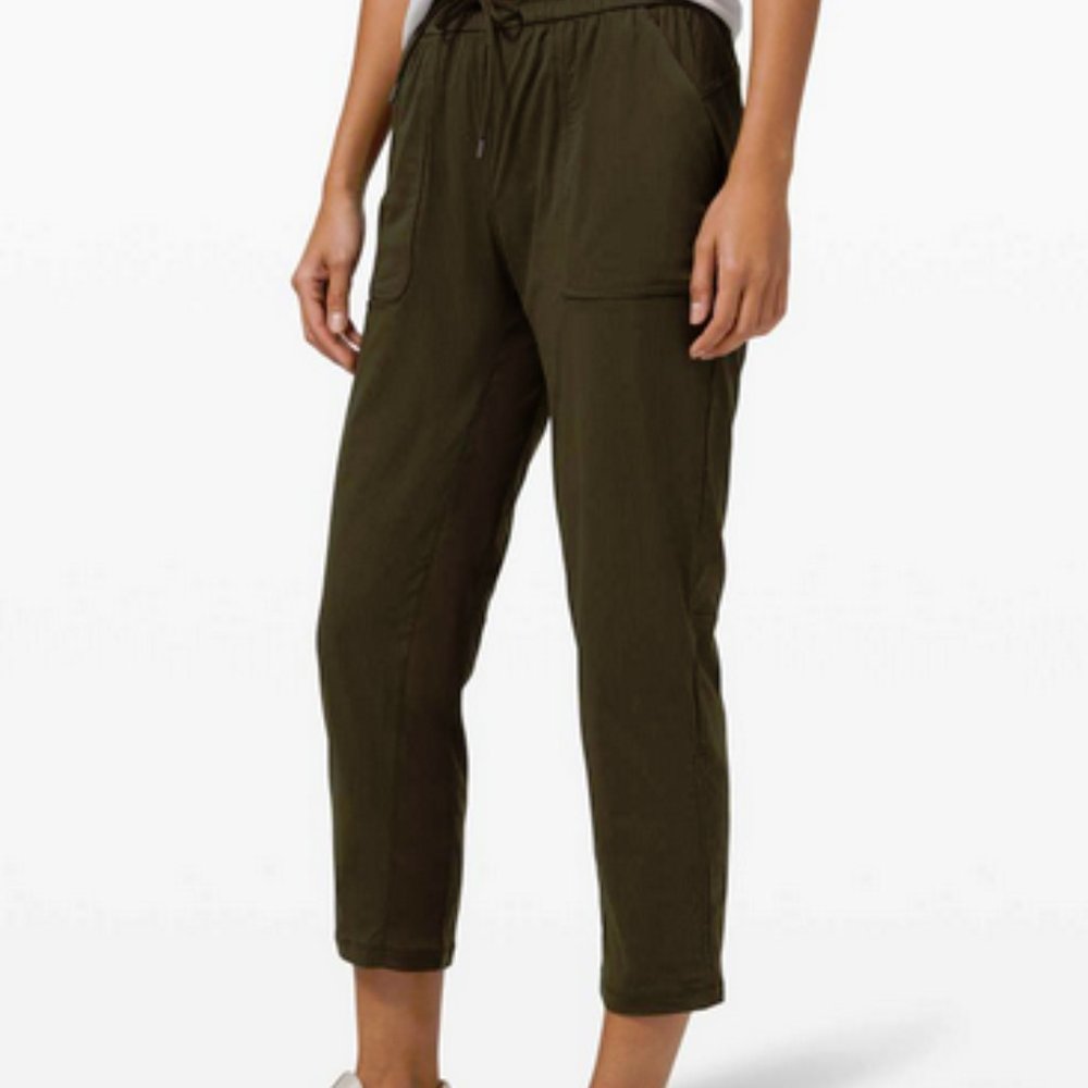 Lululemon Beyond the Studio Crop NWT